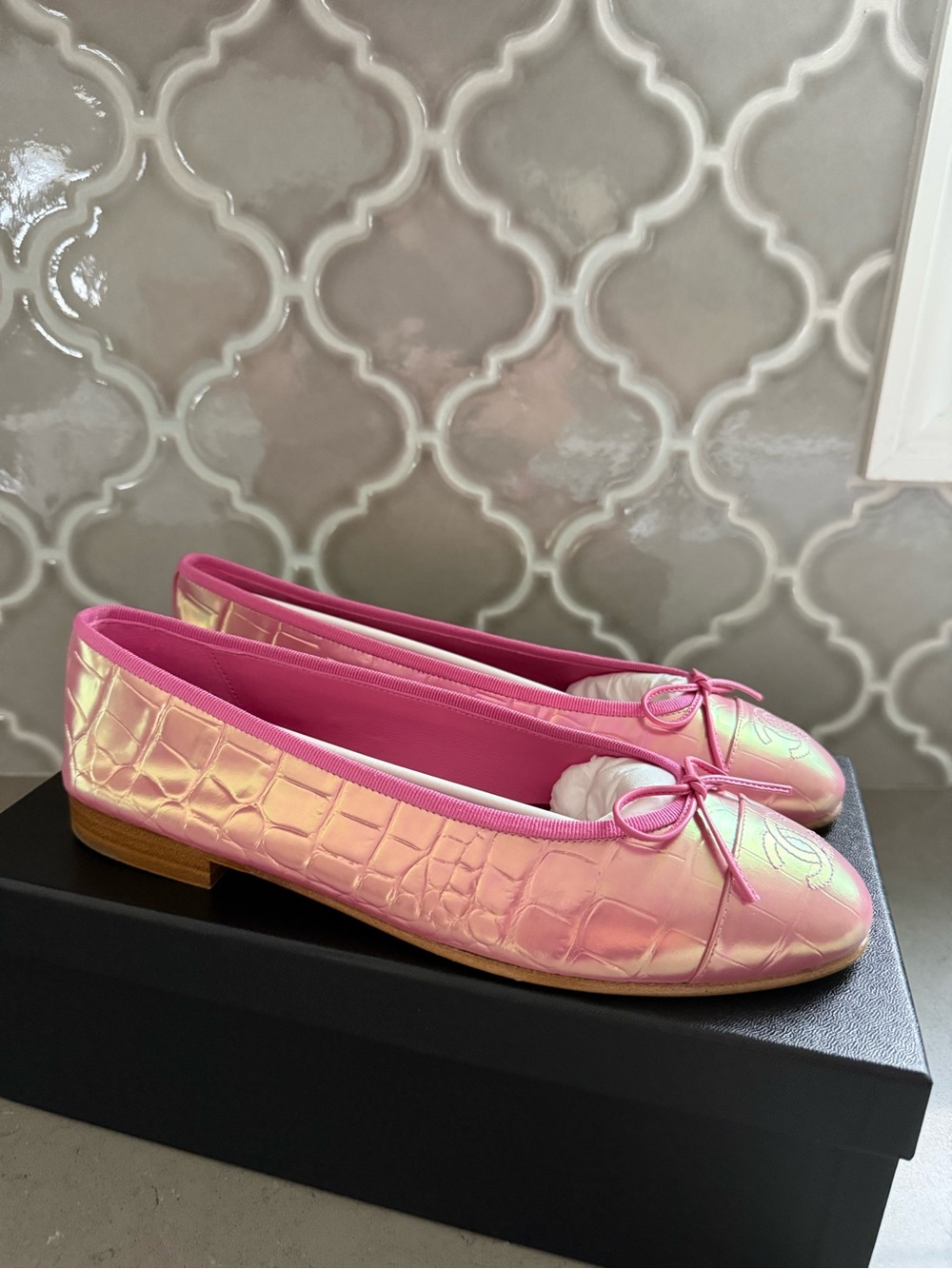 BNWT Chanel 26K Cros Embossed Iridescent Pink Ballet Flat Size 39.5